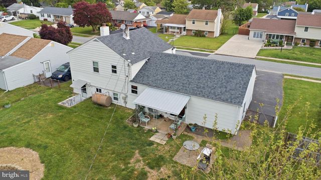 10 DARWIN RD, Newark, DE 19702
