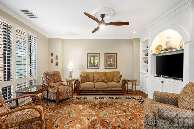 810 Cherokee Road, Charlotte, NC 28207