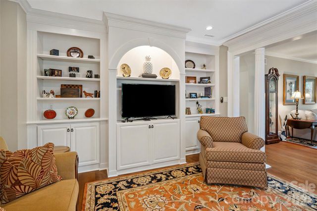 810 Cherokee Road, Charlotte, NC 28207