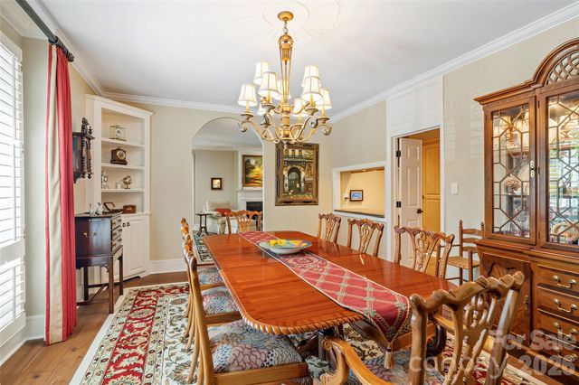 810 Cherokee Road, Charlotte, NC 28207