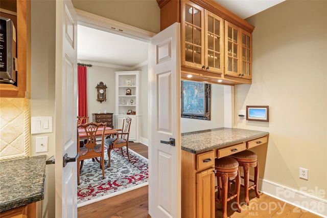 810 Cherokee Road, Charlotte, NC 28207