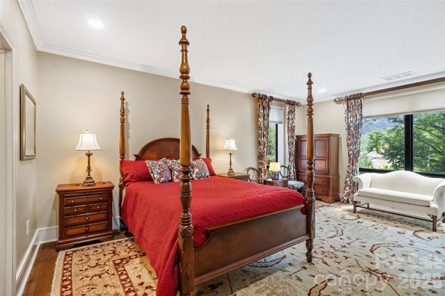 810 Cherokee Road, Charlotte, NC 28207
