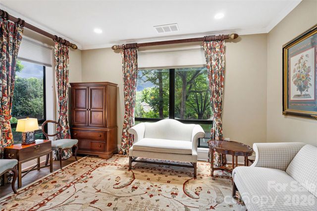 810 Cherokee Road, Charlotte, NC 28207