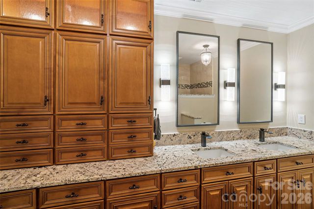 810 Cherokee Road, Charlotte, NC 28207