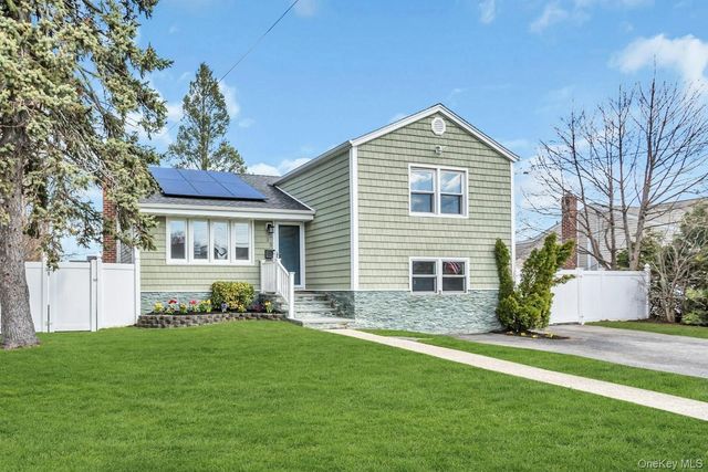 25 Young Street, West Babylon, NY 11704