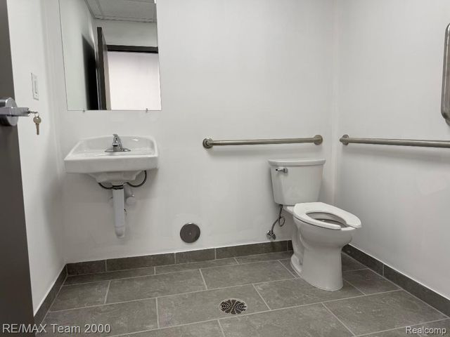13655 Northline Road, Southgate, MI 48195