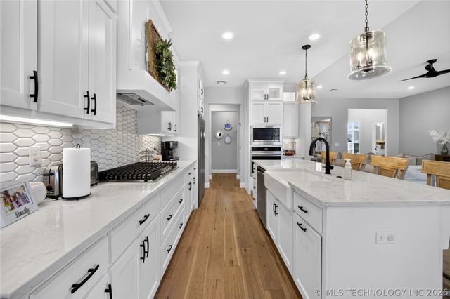 11209 S Redbud Street, Jenks, OK 74037