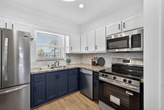 110 Wettaw Lane 202, North Palm Beach, FL 33408