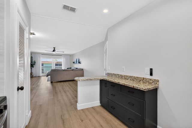 110 Wettaw Lane 202, North Palm Beach, FL 33408