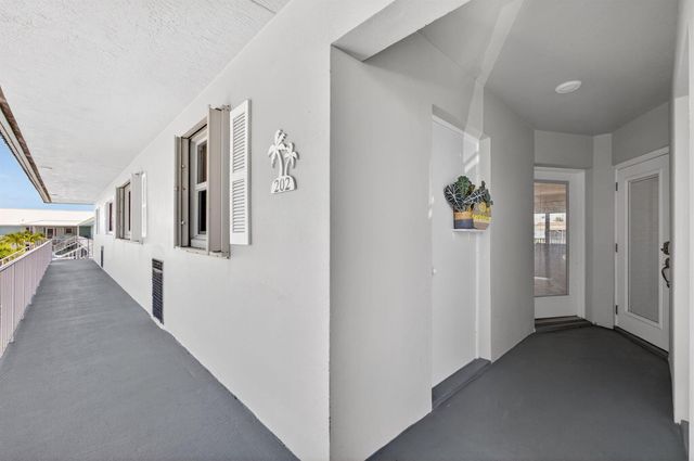 110 Wettaw Lane 202, North Palm Beach, FL 33408