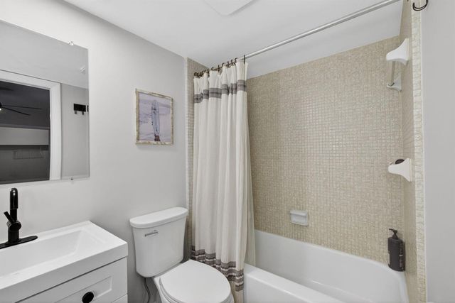 110 Wettaw Lane 202, North Palm Beach, FL 33408