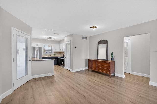 110 Wettaw Lane 202, North Palm Beach, FL 33408