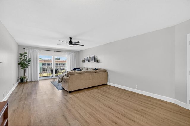 110 Wettaw Lane 202, North Palm Beach, FL 33408