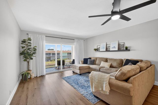 110 Wettaw Lane 202, North Palm Beach, FL 33408
