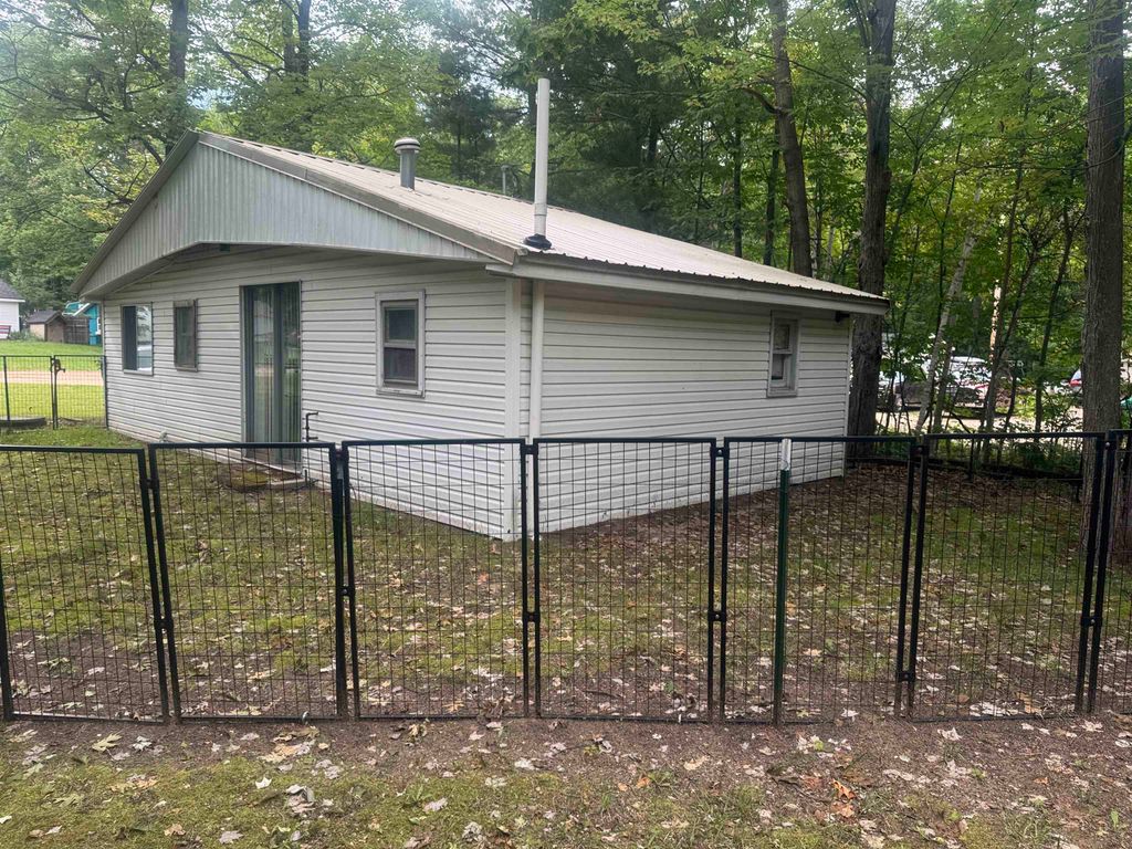 5118 Glenwood Drive, Harrison, MI 48625