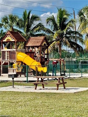 116 Santa Clara DR 4, Naples, FL 34104