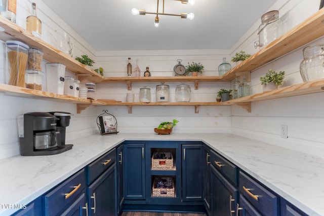 233 Northwest Chestnut Street, Norton, VA 24273