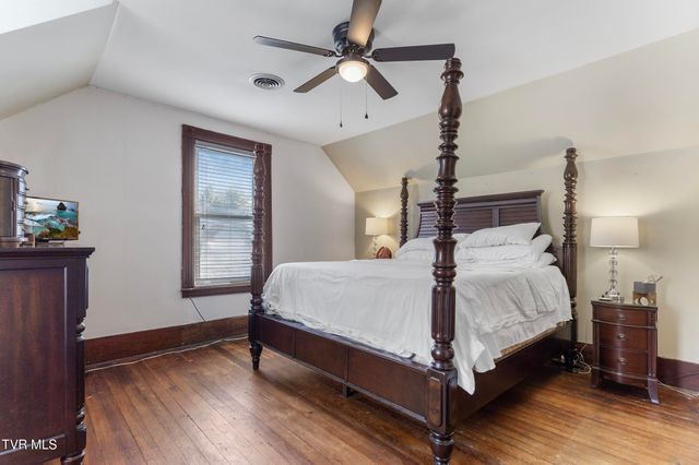 233 Northwest Chestnut Street, Norton, VA 24273