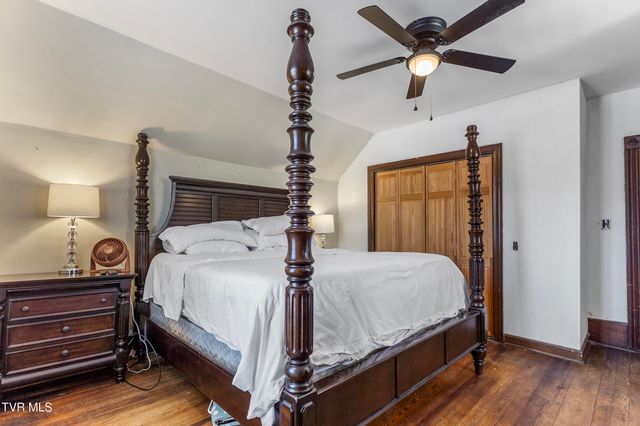 233 Northwest Chestnut Street, Norton, VA 24273