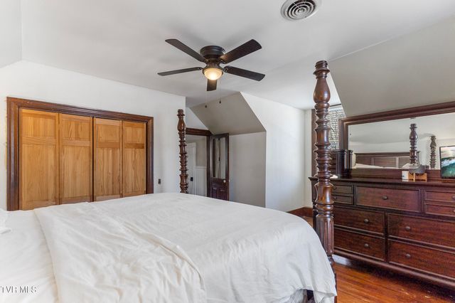 233 Northwest Chestnut Street, Norton, VA 24273