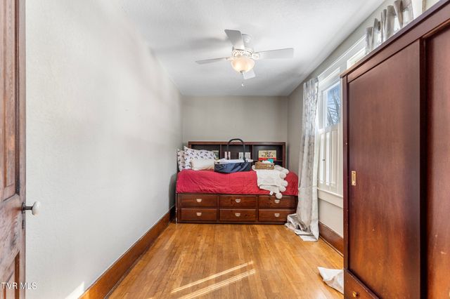 233 Northwest Chestnut Street, Norton, VA 24273