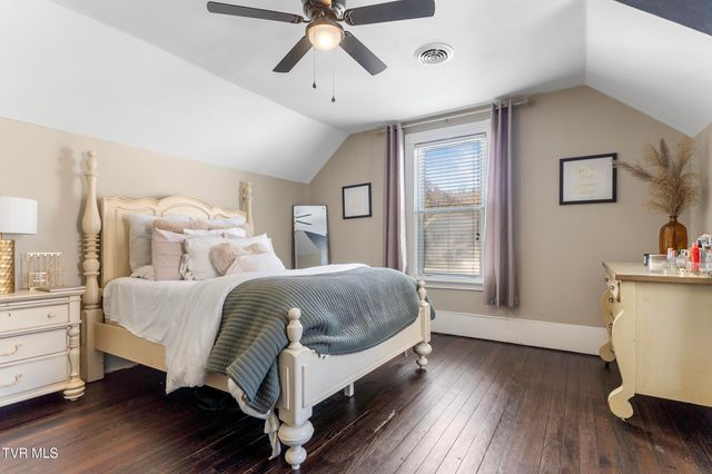 233 Northwest Chestnut Street, Norton, VA 24273