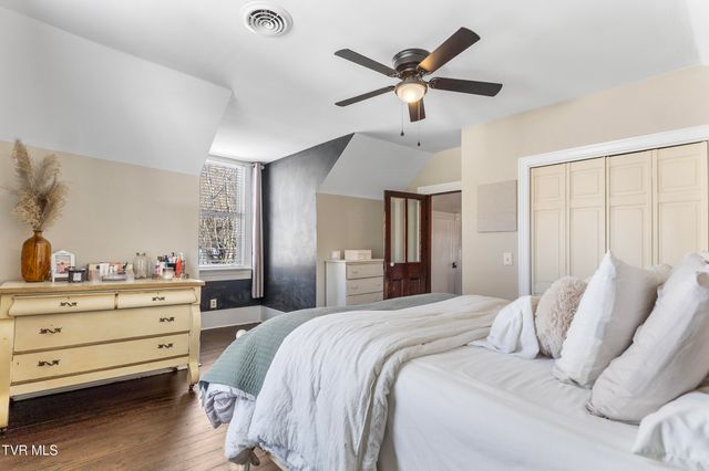 233 Northwest Chestnut Street, Norton, VA 24273