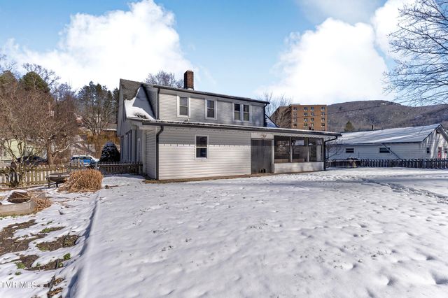 233 Northwest Chestnut Street, Norton, VA 24273