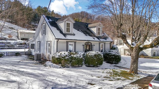 233 Northwest Chestnut Street, Norton, VA 24273