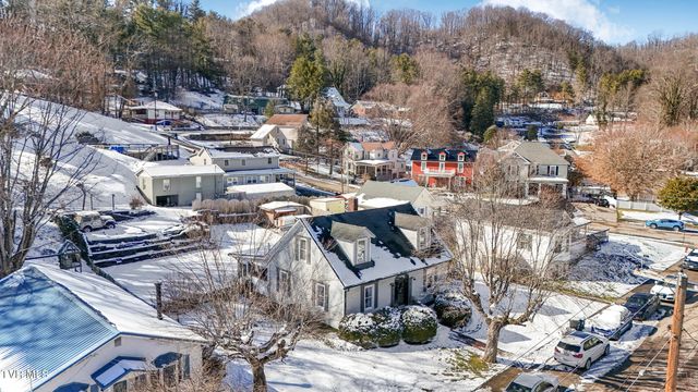 233 Northwest Chestnut Street, Norton, VA 24273