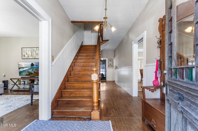 233 Northwest Chestnut Street, Norton, VA 24273