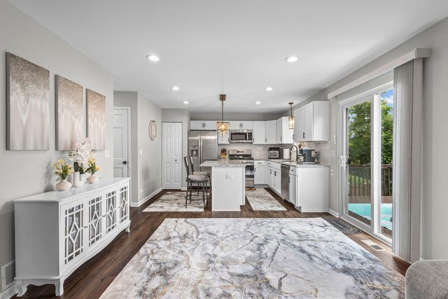 2253 N Stonehedge Court, Round Lake Beach, IL 60073