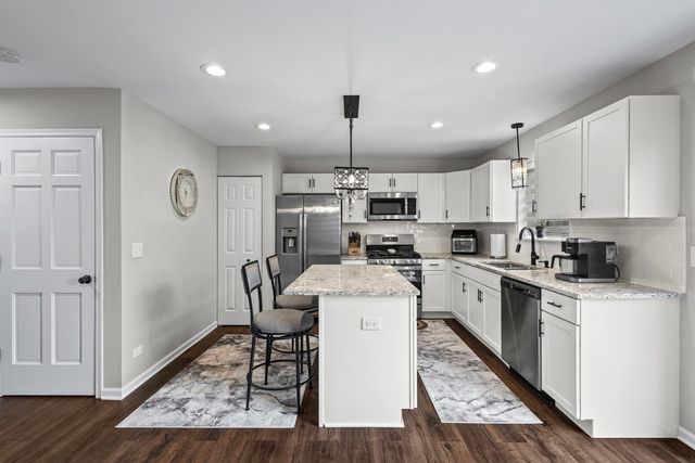 2253 N Stonehedge Court, Round Lake Beach, IL 60073