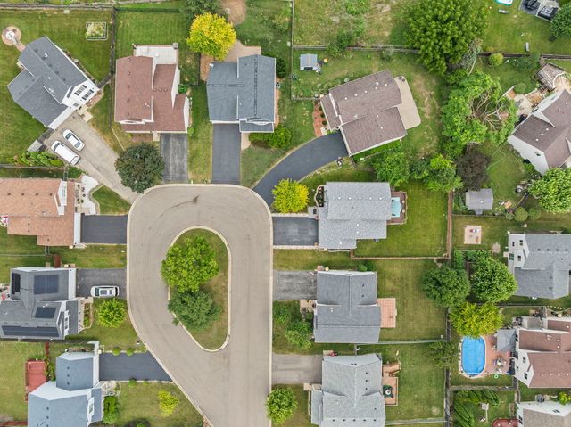 2253 N Stonehedge Court, Round Lake Beach, IL 60073