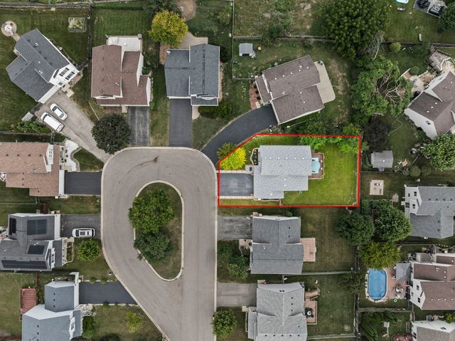 2253 N Stonehedge Court, Round Lake Beach, IL 60073
