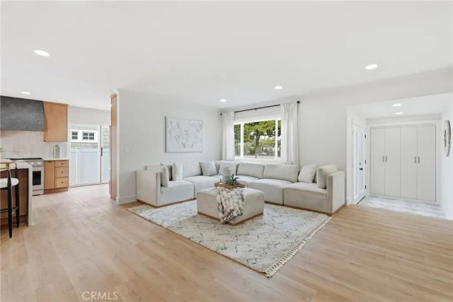 3675 Palo Verde, Long Beach, CA 90808