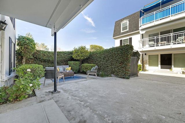 1945 Mount Vernon Court 3, Mountain View, CA 94040