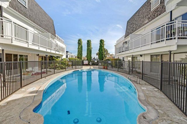 1945 Mount Vernon Court 3, Mountain View, CA 94040