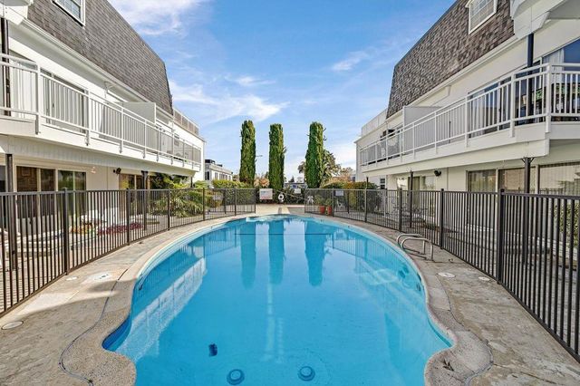 1945 Mount Vernon Court 3, Mountain View, CA 94040