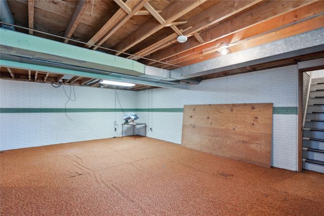 2441 Hull Avenue, Des Moines, IA 50317