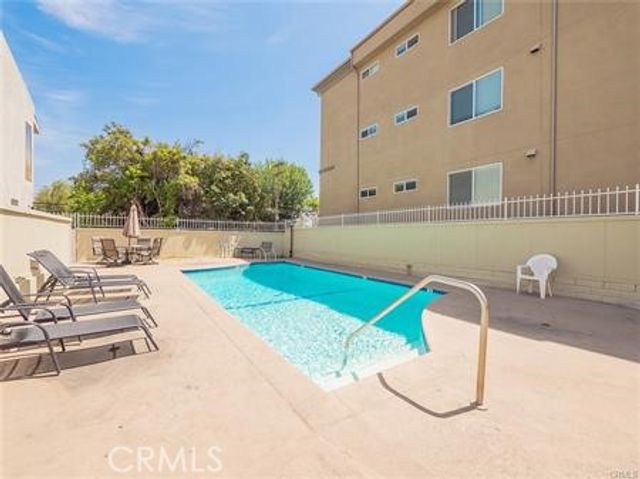 7869 Ventura Canyon Avenue 402, Van Nuys (los Angeles), CA 91402
