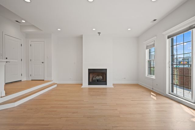 1402 W GRAND Avenue 2, Chicago, IL 60642