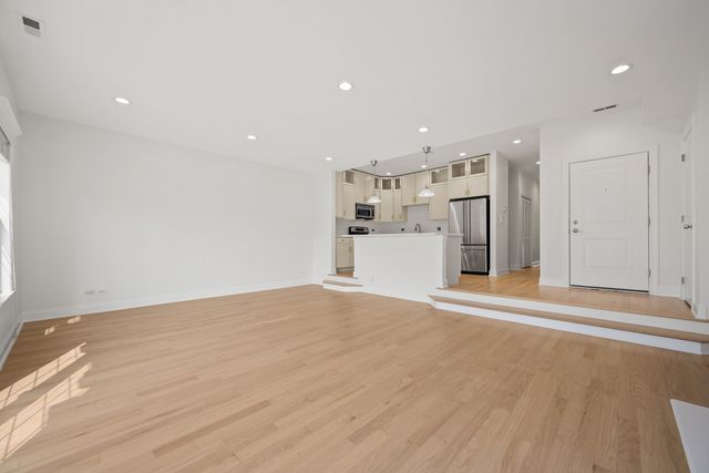 1402 W GRAND Avenue 2, Chicago, IL 60642