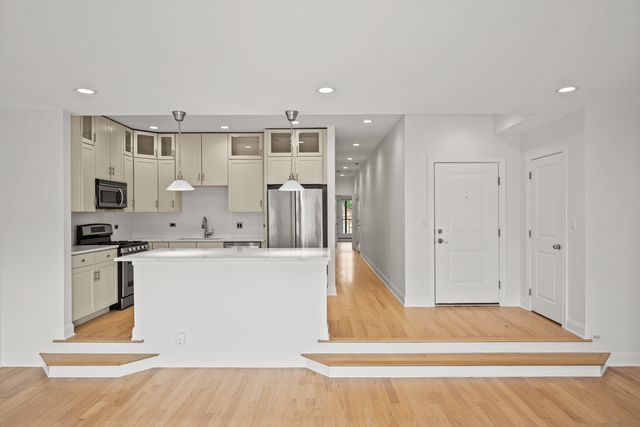 1402 W GRAND Avenue 2, Chicago, IL 60642