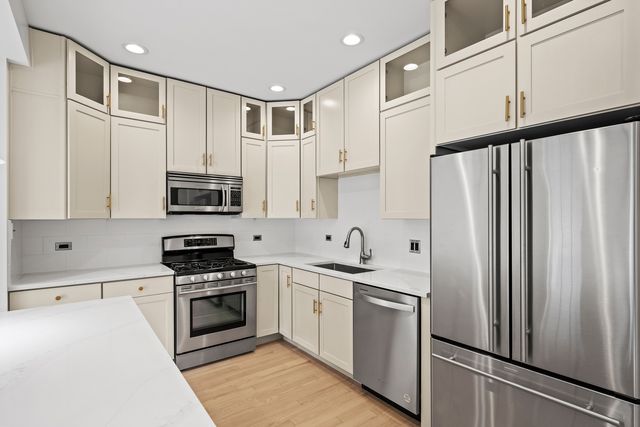 1402 W GRAND Avenue 2, Chicago, IL 60642