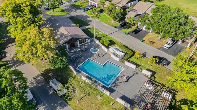 6445 W Pinehurst Cir W D25, Tamarac, FL 33321