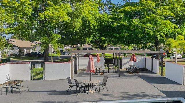 6445 W Pinehurst Cir W D25, Tamarac, FL 33321