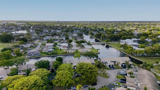 6445 W Pinehurst Cir W D25, Tamarac, FL 33321