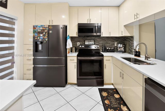 6445 W Pinehurst Cir W D25, Tamarac, FL 33321