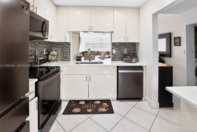 6445 W Pinehurst Cir W D25, Tamarac, FL 33321